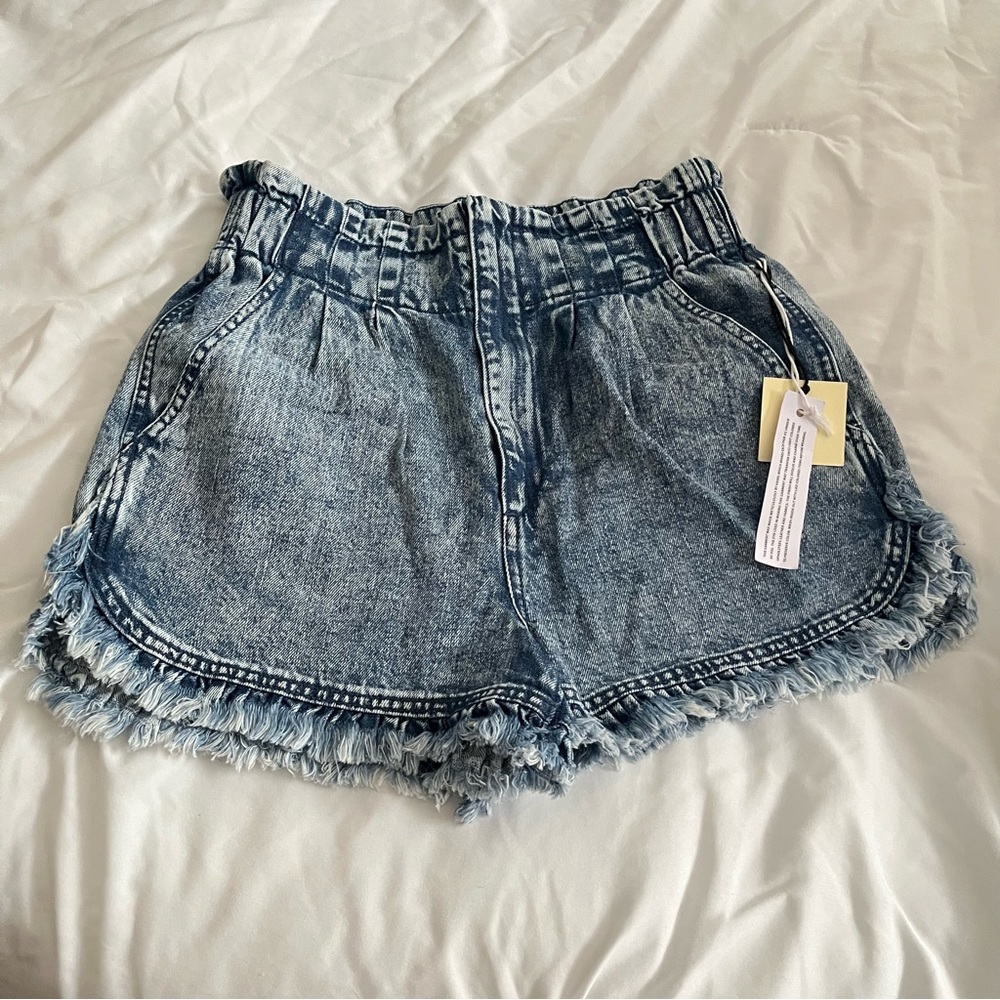 NWT TGLA acid wash high rise denim shorts